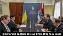 Selaković je, kako se navodi u saopštenju nakon sastanka sa ambasadorom Ukrajine, ponovio stavove i naglasio da su opšteprihvaćeni principi zaštite međunarodnog prava osnova spoljne politike Srbije. 