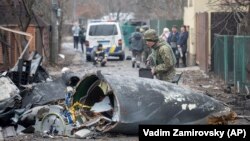 Остатоци од урнат авион во Киев