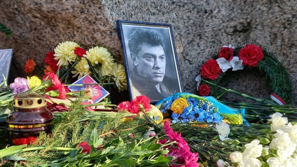 Покойният руски опозиционер Борис Немцов е бил проследяван от агент