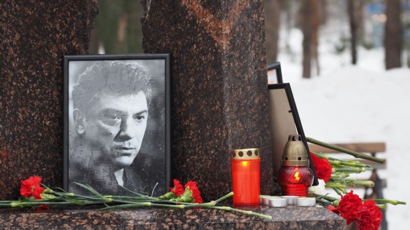რუსეთში პოლიციის თანხლებით მიაგებენ პატივს ბორის ნემცოვის ხსოვნას
 