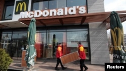 Архівне фото: закриття McDonald's в Сімферополі, 2014 рік