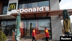 Симферопольдегі McDonald's мейрамханасы. Көрнекі сурет