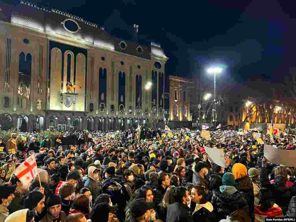 Printre cele mai mari proteste din lume au avut loc a doua seară consecutiv îm Georgia. Țara a fost invadată de Rusia în 2008 și încă simte efectele sale devastatoare.