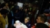 30-річна Оксана з немовлям віком 7 днів на українсько-польському кордоні, Перемишль, 26 лютого 2022 року