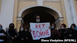 Антивоенный митинг в Петербурге. 27 февраля 2022 года