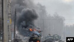 Руска бронирана машина на пехотата е в пламъци при боевете за Харков на 27 февруари 2022 година 