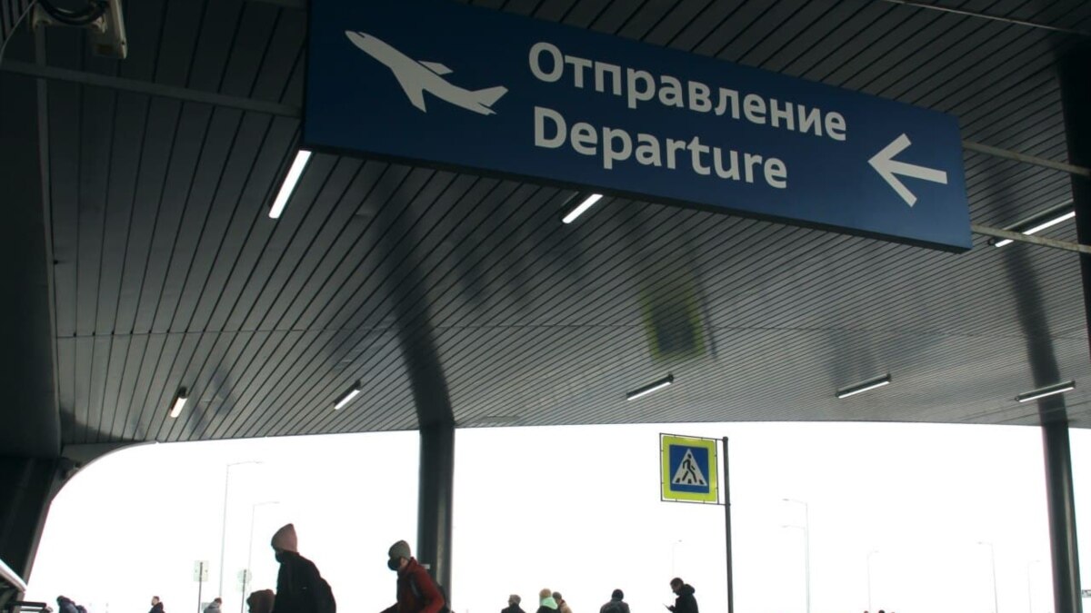 Petersburg airport does not accept planes.  The sky over the garden is closed