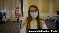 Студентката Хана Спаха на младинскиот саем за вработување