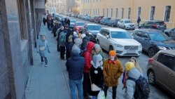 Pritjet para bankave në Shën Petersburg, Rusi.