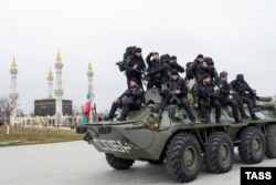 Военные Росгвардии на смотре в Чечне, Россия, февраль 2022 года