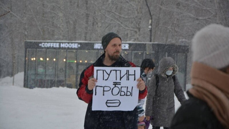 В Ижевске полиция оцепила площадь и задержала активиста Сергея Шишкова 