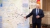 Аляксандар Лукашэнка на нарадзе з чальцамі Савету бясьпекі паказвае мапу нападу на Ўкраіну, 1 сакавіка 2022 г.
