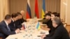 Перший раунд переговорів між українською і російською делегаціями скінчився – ОП