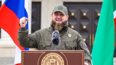 В събота чеченският лидер Рамзан Кадиров съобщи че заслужава безсрочна