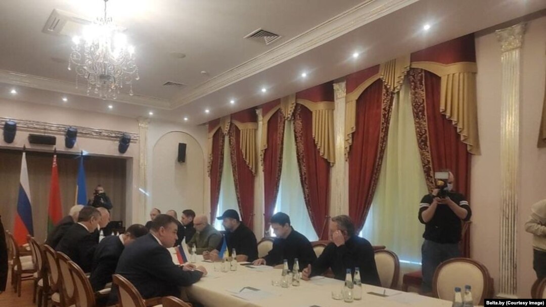 Diplomații ruși și ucraineni s-au întâlnit luni la granița dintre Belarus și Polonia pentru a negocia o încetare imediată a focului de armă. Discuțiile nu au dus la niciun rezultat.