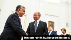 Orbán Viktor 2018. július 15-én Moszkvában kereste fel Vlagyimir Putyin orosz elnököt