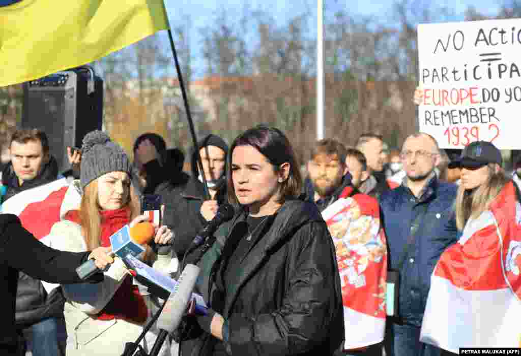 Bjeloruska opoziciona liderka i aktivistica za ljudska prava Svetlana Tikhanovskaya govori tokom demonstracija pod motom &quot;Bjelorusi protiv pomoći režima Minska za invaziju Rusije na Ukrajinu&quot;, u Vilniusu, Litvanija, 27. februara 2022.