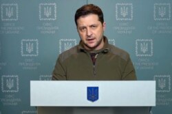 Stop cadru dintr-un nou mesaj video al liderului de la Kiev, 28 februarie 2022.