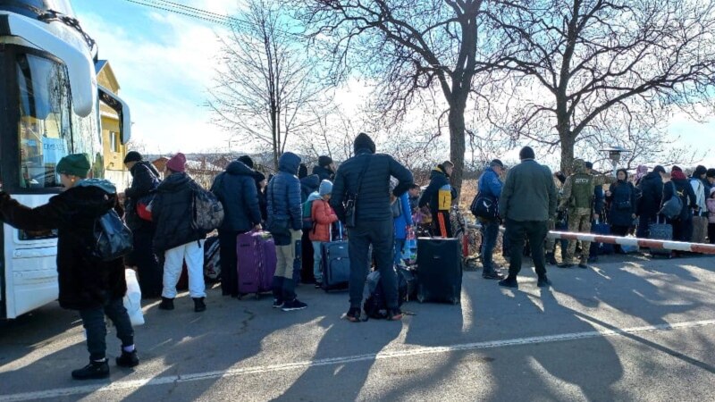Украинадан эвакуацияланган жарандар Венгрияга жетти