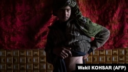 Noorudin, an Afghan man, sold his kidney on the black market to feed his family in 2022. 