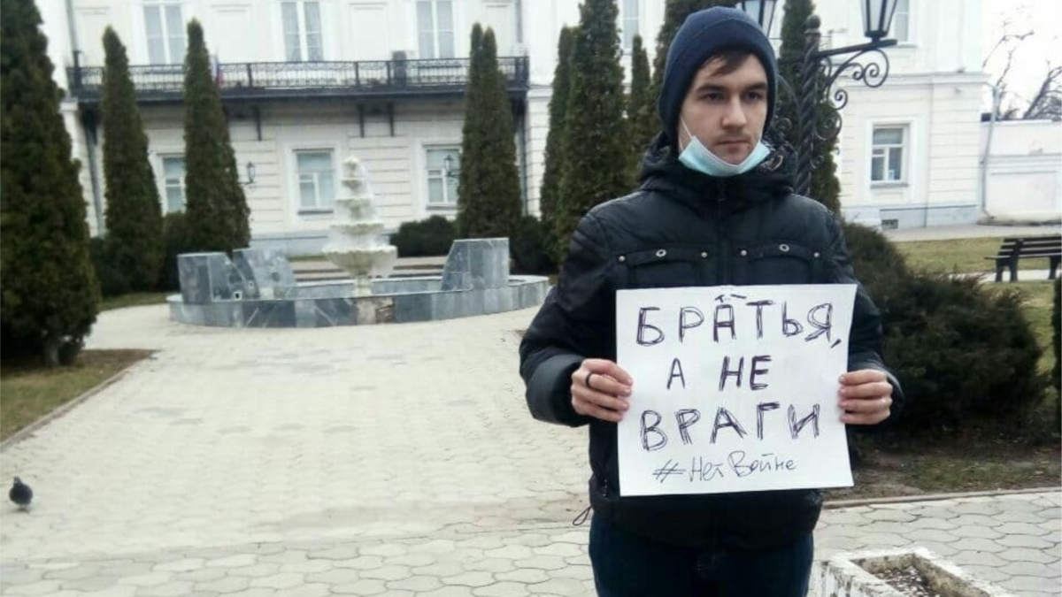 Another Activist Flees Russia Fearing For Safety After Protesting War In Ukraine - Vimarsana News