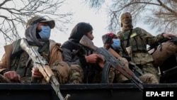 آرشیف - شماری از افراد مسلح حکومت طالبان