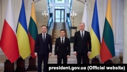 Встреча президентов Украины Владимира Зеленского, президента Литвы Гитанаса Науседы, президента Польши Анджея Дуды в Гуте