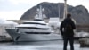 یک قایق تفریحی متعلق به ایگور سچین، مدیرعامل غول نفتی «روسنفت»، در بندر مارسی