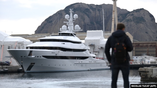 The Amore Vero is owned by a company linked to Igor Sechin, the chief executive of the Russian energy giant Rosneft.