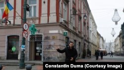Revoluționarul Cătălin Regea, în locul în care a fost fotografiat în 1989