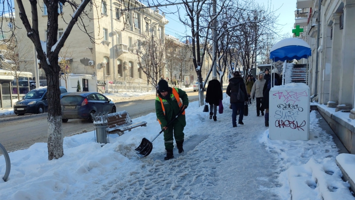 Ликвидация последствий снегопада в Севастополе: хотели, как лучше, а  получилось, как всегда