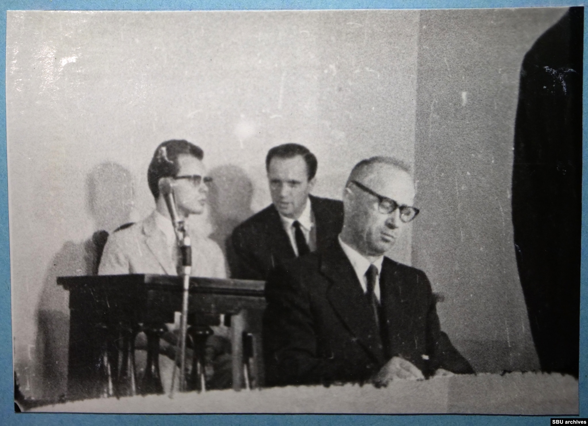 Makinen (left) during his trial in Kyiv in September 1961.