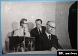 Makinen (left) during his trial in Kyiv in September 1961.