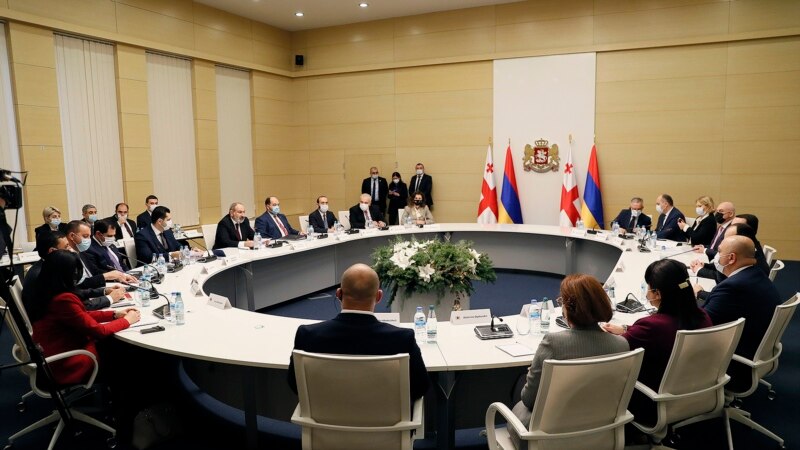 Пашинян в Тбилиси принял участие в заседании Межправкомиссии по экономическому сотрудничеству между Арменией и Грузией