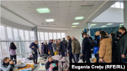 Șeful politicii externe și de securitate al Uniunii Europene, Josep Borrell vizitează centrul pentru refugiații ucraineni de la Moldexpo, Chișinau
