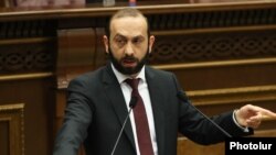 Armenia - Foreign Minister Ararat Mirzoyan speaks in the parliament, Yerevan, March 2, 2022.