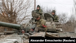 Ukraine - Pro-Russian pro-Russian troops are seen atop of a tank in the separatist-controlled settlement of Buhas (Bugas), in the Donetsk region, Ukraine March 1, 2022. 