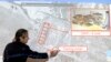 Rafael Grossi pokazuje na mapi ukrajinsku elektranu Zaporožje tokom specijalne konferencije za medije nakon napada, 4. marta 2022. u Beču