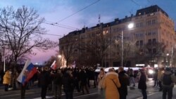 Pristalice politike Ruske Federacije okupile su se ispred spomenika cara Nikolaja u centru Beograda