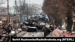 Kijev egyik külvárosa, Bucsa elkeseredett harcok színhelye volt. A kép 2022. március 1-jén készült