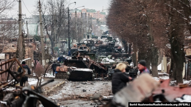 Разбитая российская военная техника в Буче