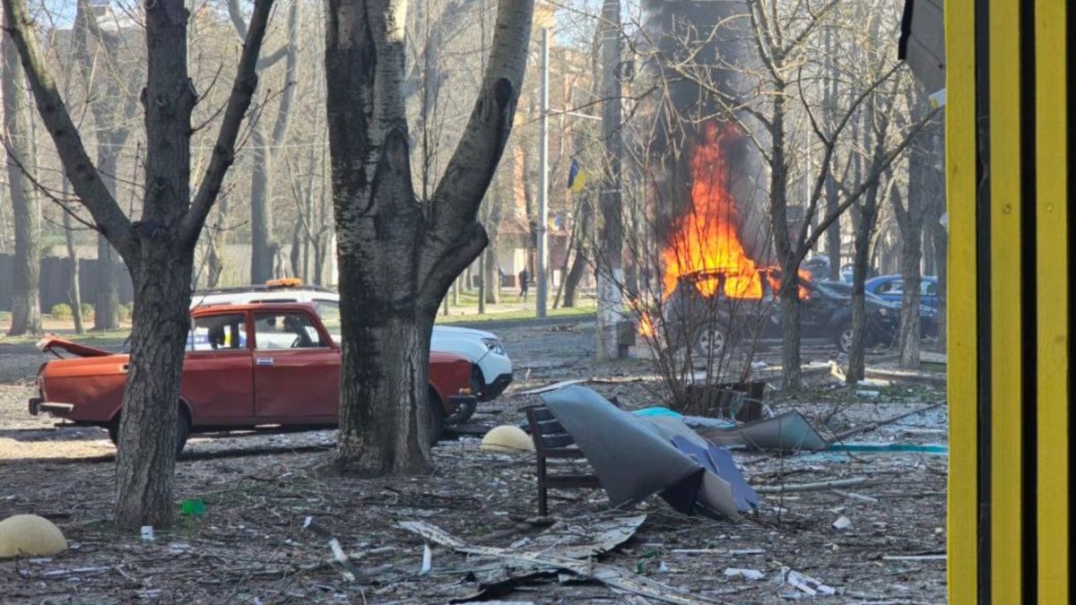 унаслідок повторного авіаудару по житловому кварталу Херсона загинув чоловік, є поранені унаслідок повторного авіаудару по житловому кварталу Херсона загинув чоловік, є поранені