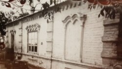 Будинок розкуркуленого роду Стоянів у селі Осикове на Донеччині. 2001 рік