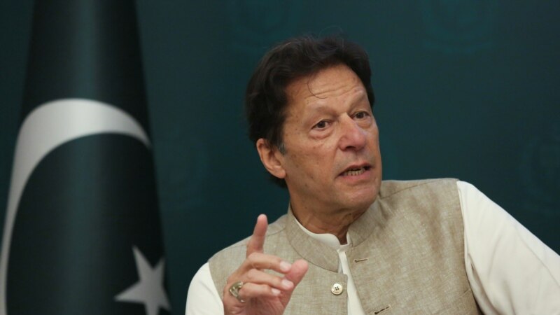 عمران خان: پاکستان به افغانستان کې د ناورين مخنيوي سره مرسته وکړي