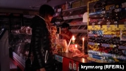 People shop in a store during a blackout in Crimea on November 26.