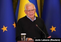 Високий представник ЄС із закордонних справ Жозеп Боррель під час пресконференції в Києві, 8 квітня 2022 року