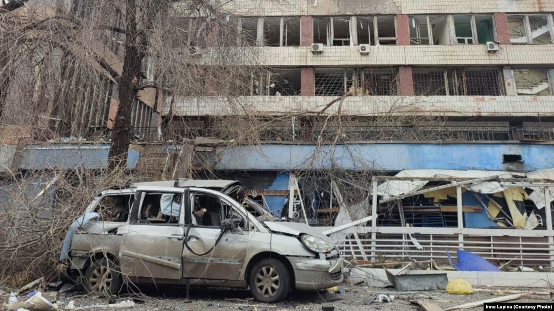 Ucraina - imagini după atacul Rusiei dintr-o zonă rezidențială din Mariupol