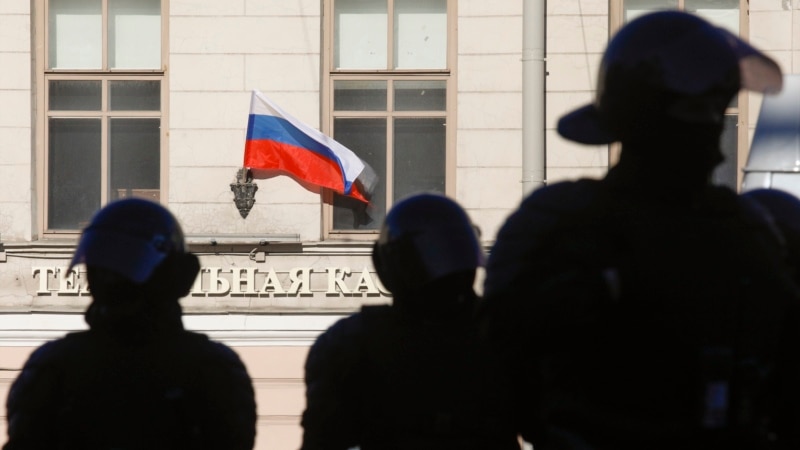 Жителя Петербурга отправили в СИЗО из-за надписи Нет войне!