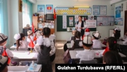 Занятия в одной из школ Кыргызстана. Архивное фото.