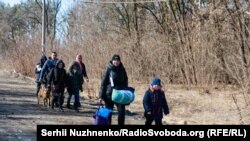 УКРАИНА - Евакуација на луѓе од селата во областа Вишгород.